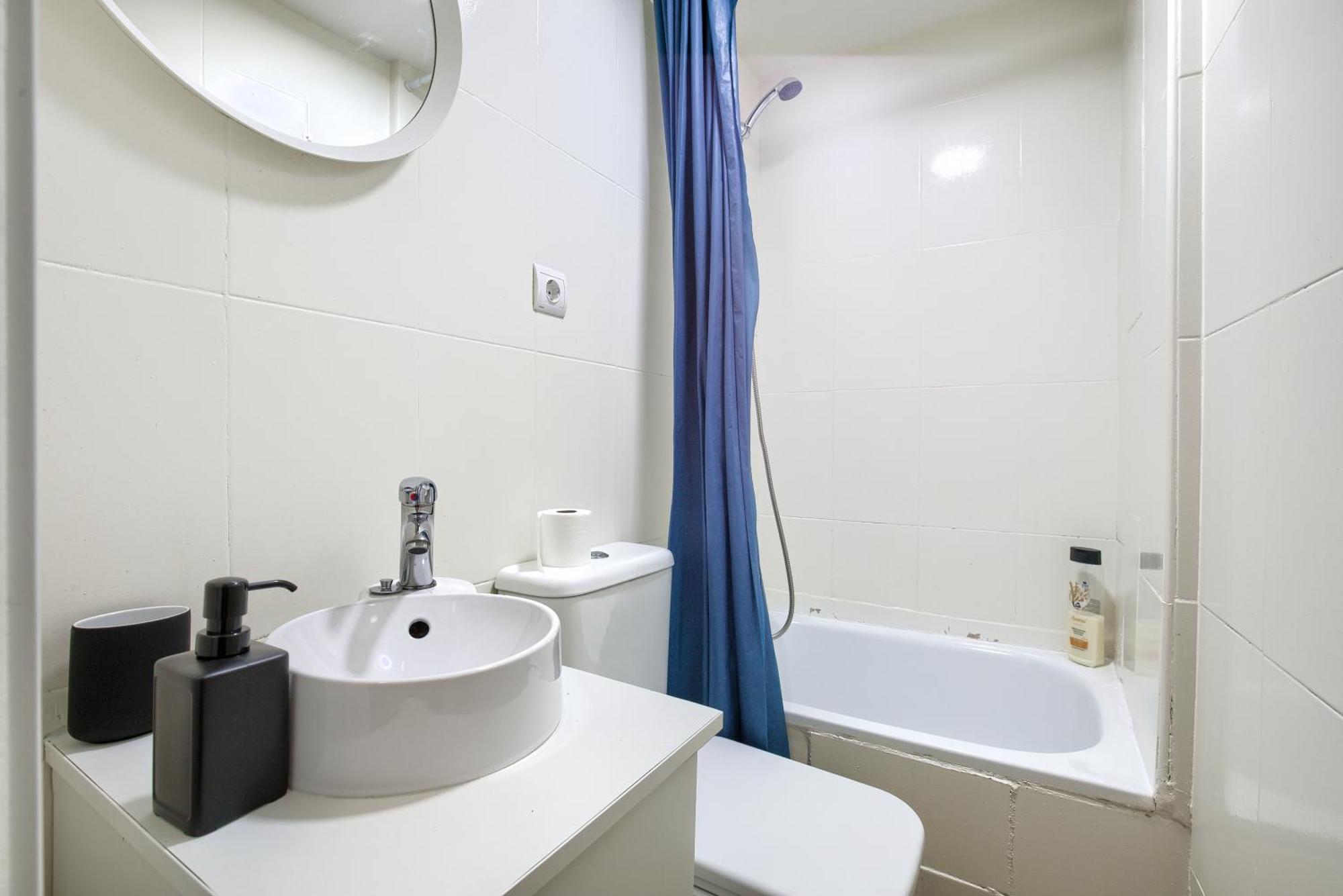 Intimo Estudio En Madrid, Centro, 2Pax, Wifi & Tv Exterior photo